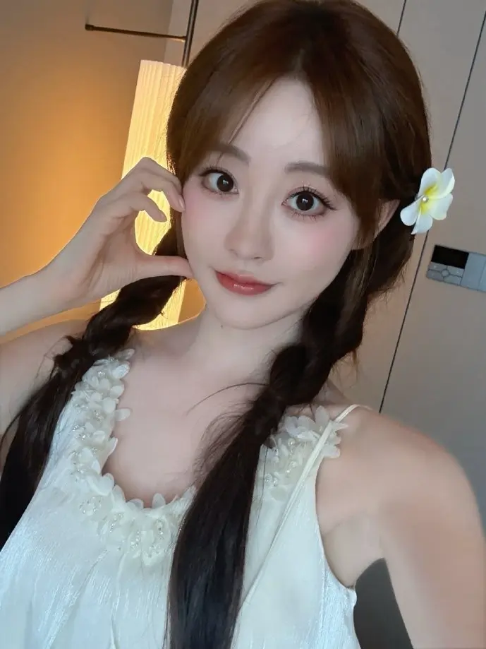 招联金融APP界面示意图